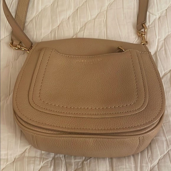 Elegant Tan Leather Crossbody Bag